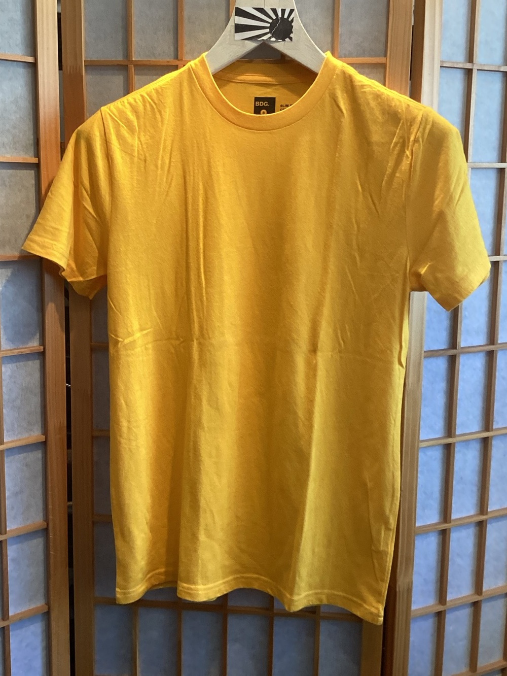 UO BDG Slim Fit Crew-Neck Short Sleeve Tee Yellow Men's Size Small